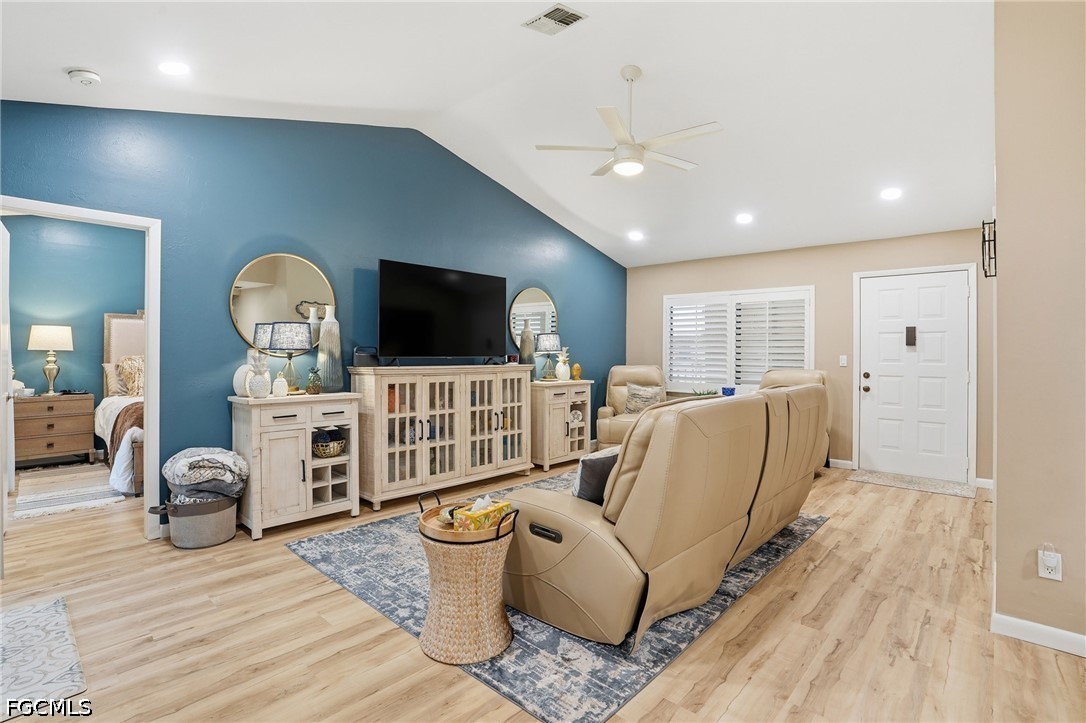 2 Bed Condominium for Sale in Fort Myers, photo 2