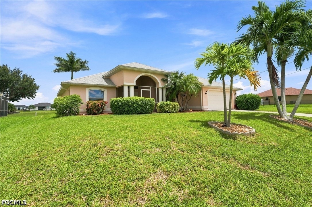 3 Bed SingleFamilyResidence for Sale in Cape Coral, photo 2
