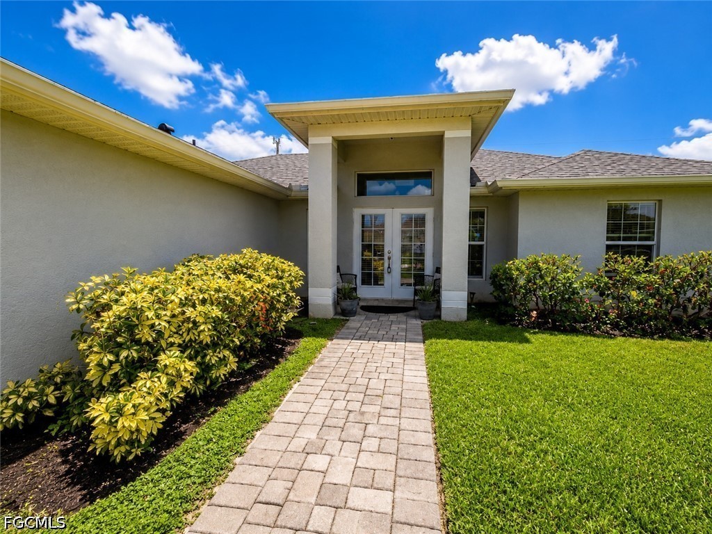 3 Bed Pool Home for Sale in Cape Coral, photo 2