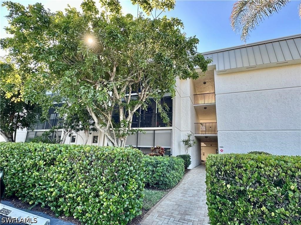 1 Bed Condominium for Sale in Naples, photo 2