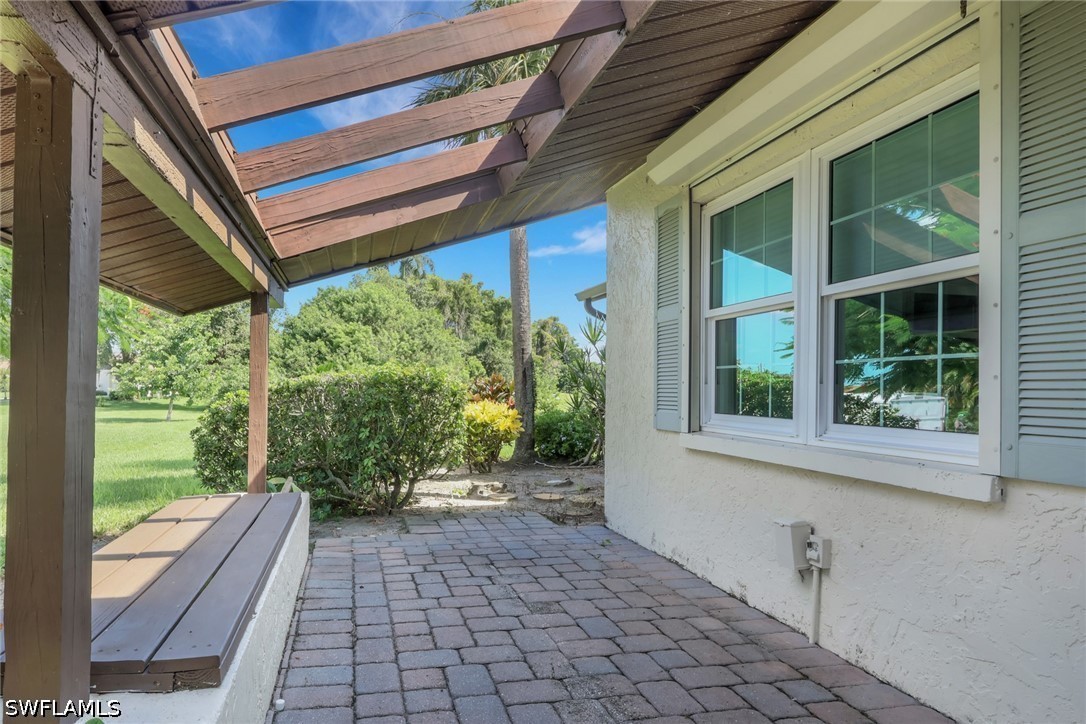 3 Bed Waterfront Home for Sale in Naples, photo 2