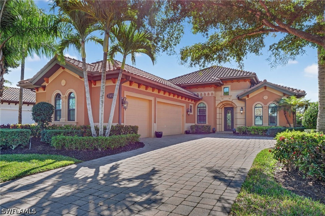 3 Bed Pool Home for Sale in Naples, photo 2