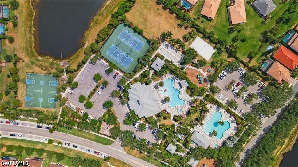 3 Bed Waterfront Home for Sale in Naples, photo 2