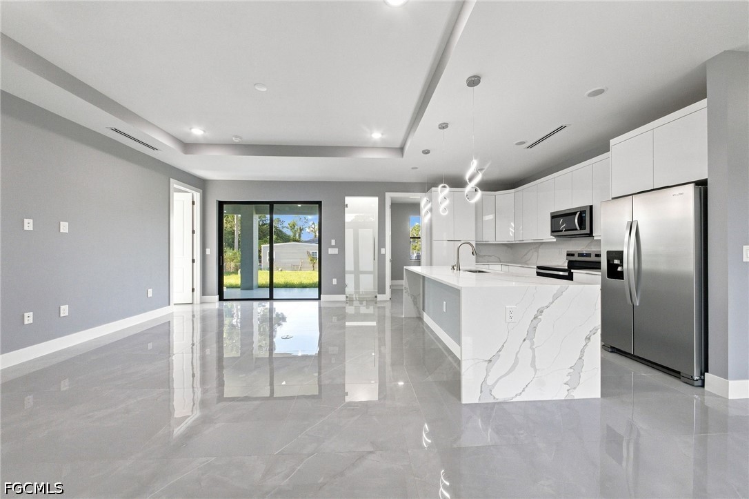 4 Bed SingleFamilyResidence for Sale in Lehigh Acres, photo 2
