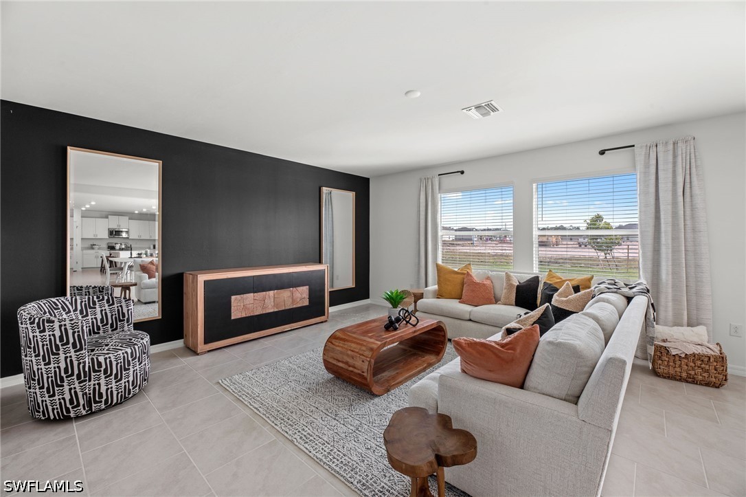4 Bed SingleFamilyResidence for Sale in Crane Landing, photo 2
