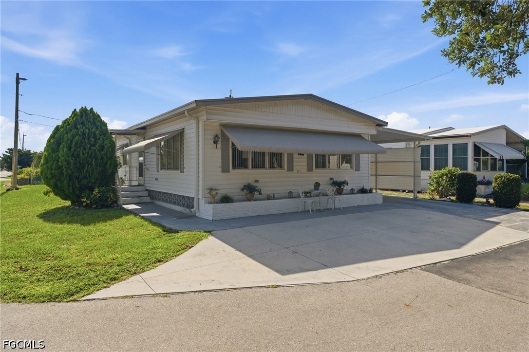 2 Bed ManufacturedHome for Sale in Carriage Village, photo 2