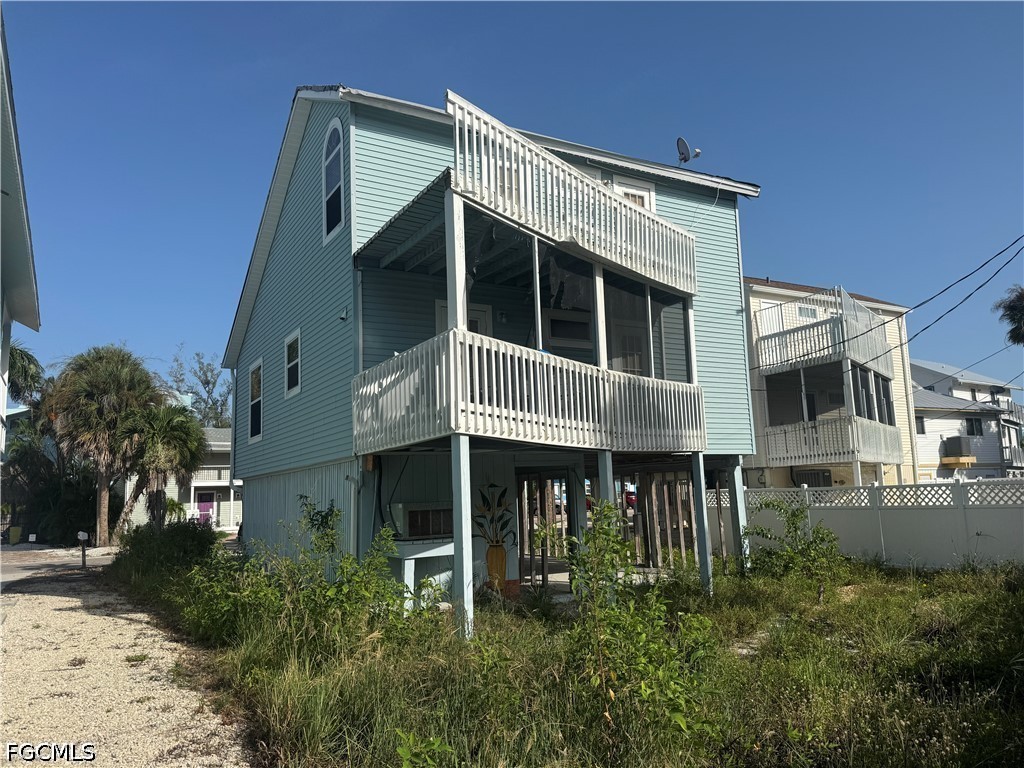 3 Bed SingleFamilyResidence for Sale in Beach Estates, photo 2