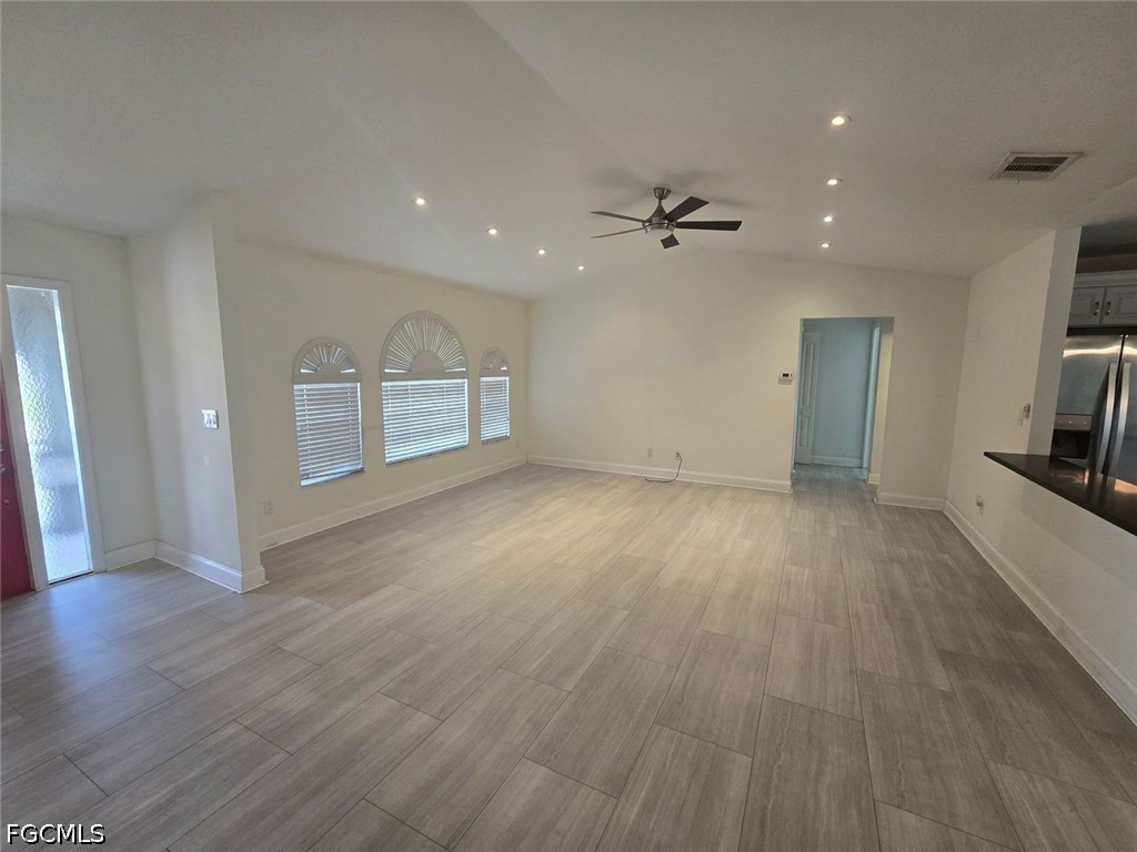 3 Bed SingleFamilyResidence for Sale in Cape Coral, photo 2