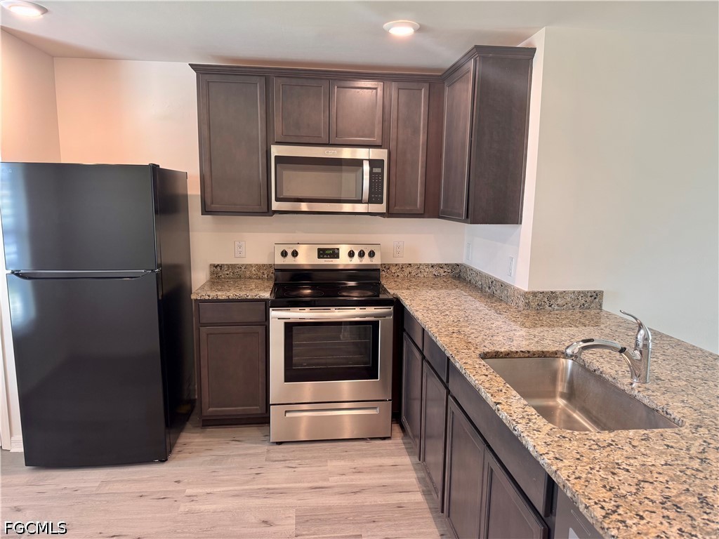 3 Bed SingleFamilyResidence for Sale in Cape Coral, photo 2