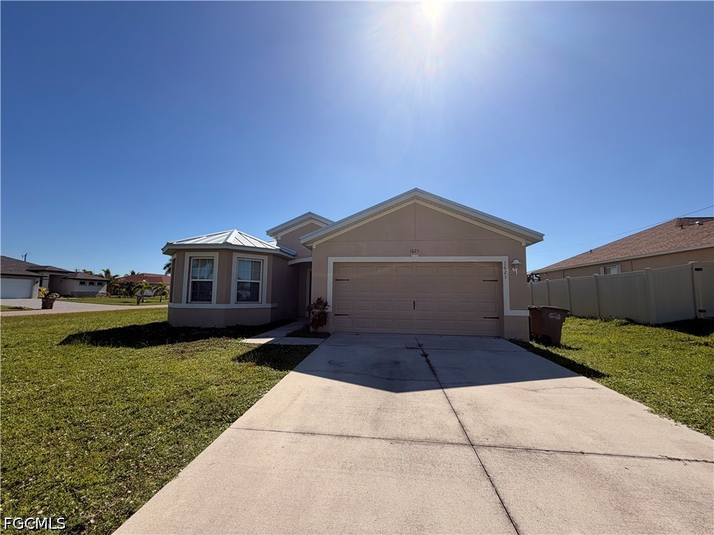 3 Bed SingleFamilyResidence for Sale in Cape Coral, photo 2