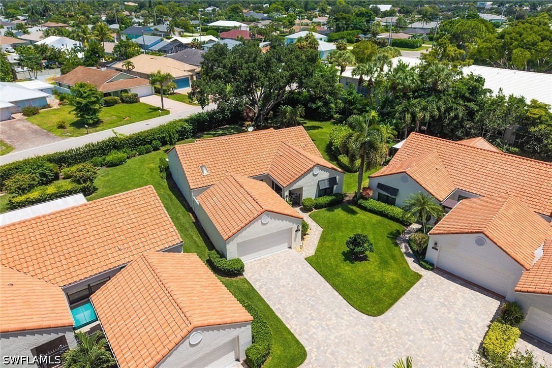 3 Bed SingleFamilyResidence for Sale in Naples, photo 2