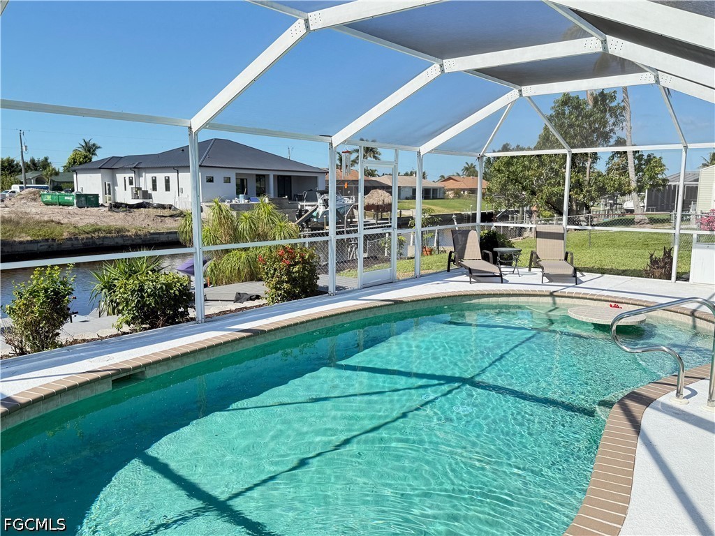3 Bed Pool Home for Sale in Cape Coral, photo 2