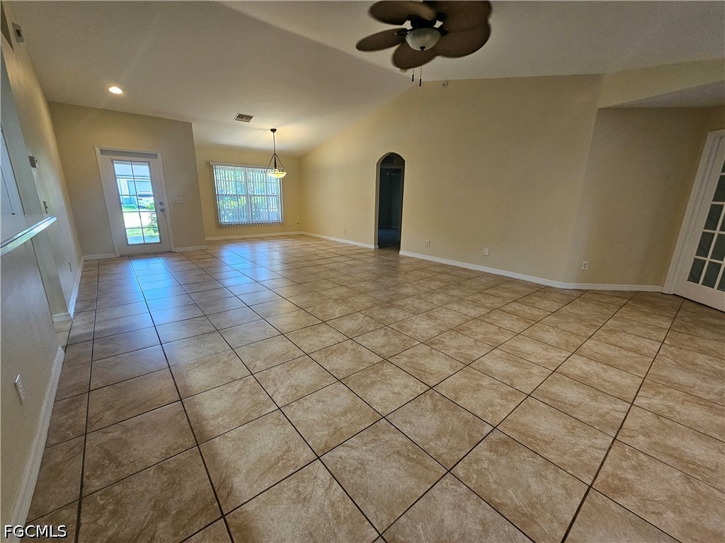 3 Bed SingleFamilyResidence for Sale in Lehigh Acres, photo 2