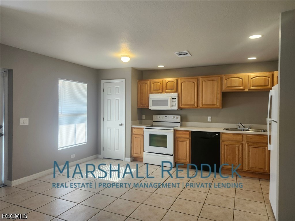 3 Bed Duplex for Sale in Lehigh Acres, photo 2