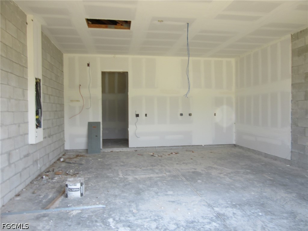 3 Bed SingleFamilyResidence for Sale in Lehigh Acres, photo 2