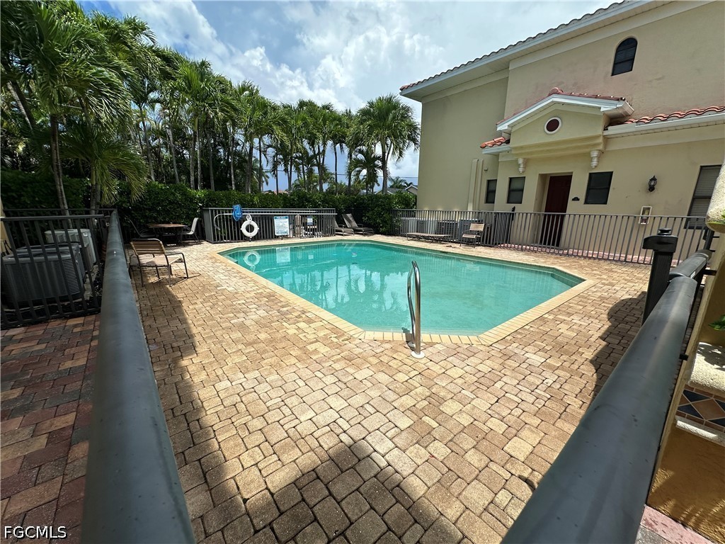 3 Bed Condominium for Sale in Tuscany Villas, photo 2
