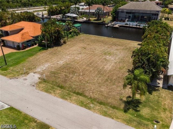 Waterfront Home for Sale in Fort Myers, photo 2