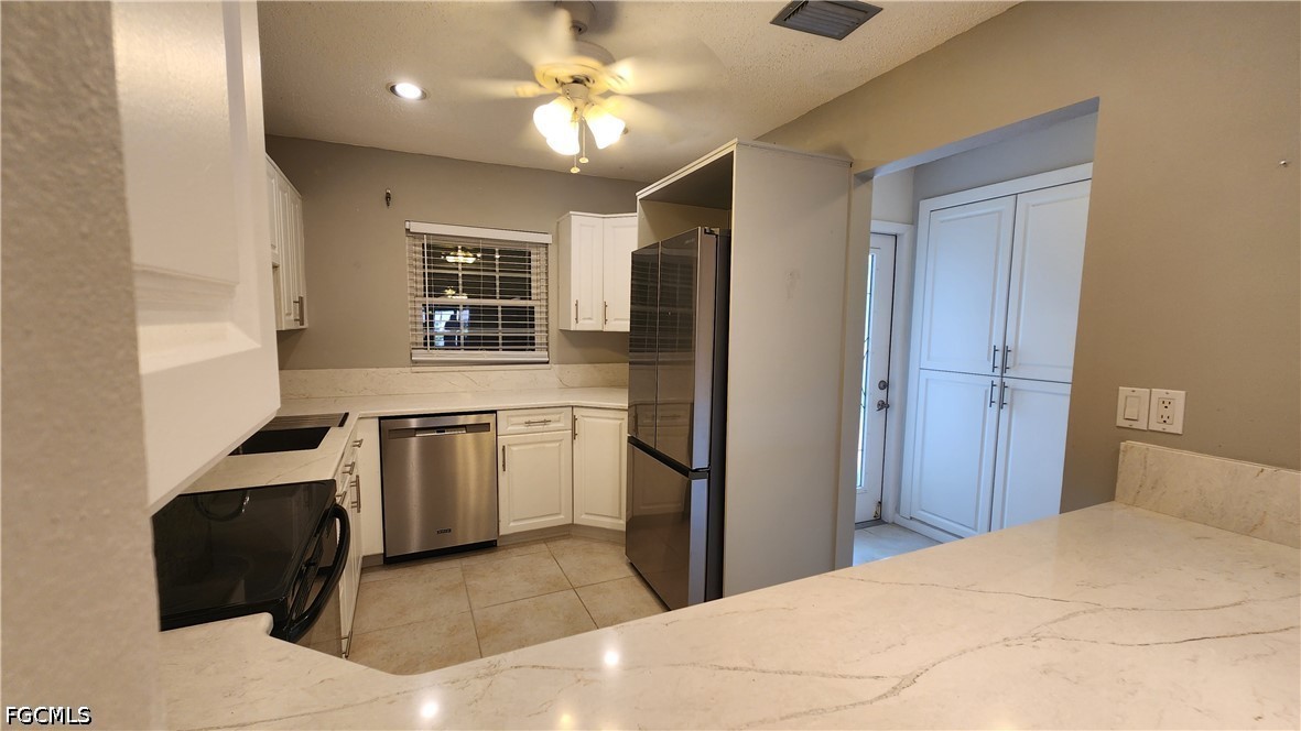 3 Bed Waterfront Home for Sale in Fort Myers, photo 2