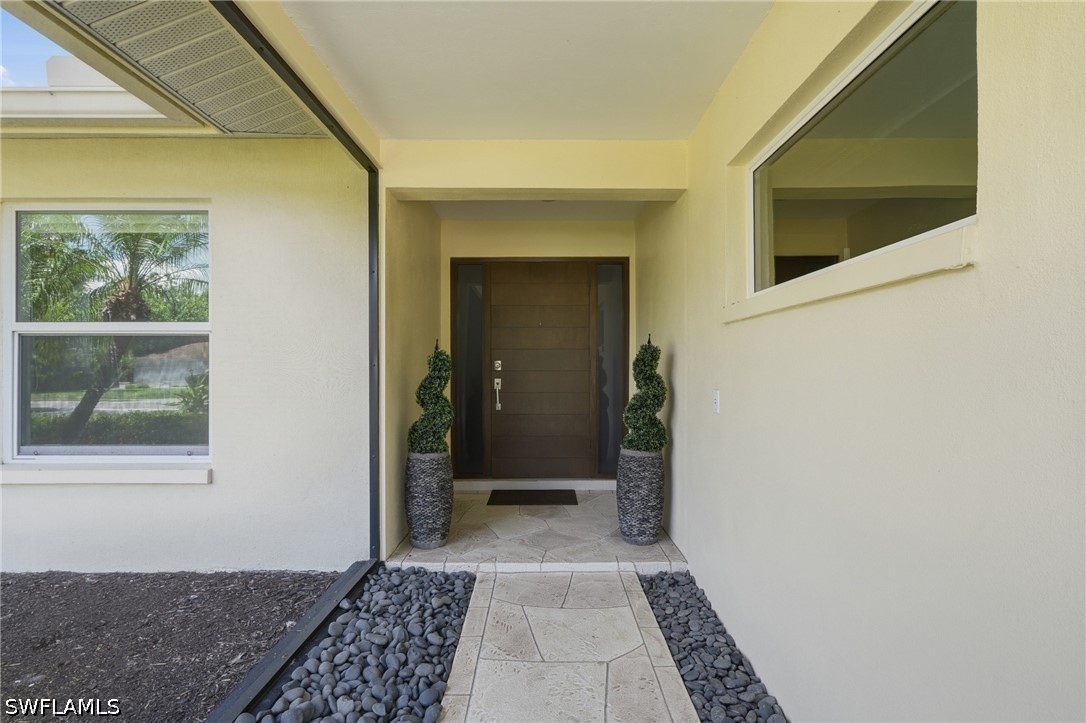 3 Bed Pool Home for Sale in Lakewood, photo 2