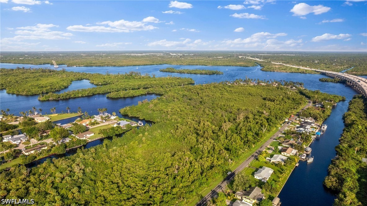 Waterfront Home for Sale in Morse Shores, photo 2