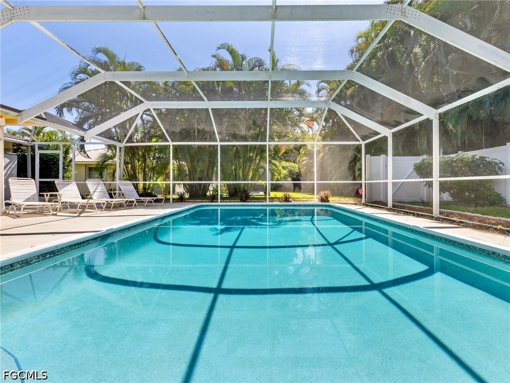 3 Bed Pool Home for Sale in Mcgregor Isles, photo 2