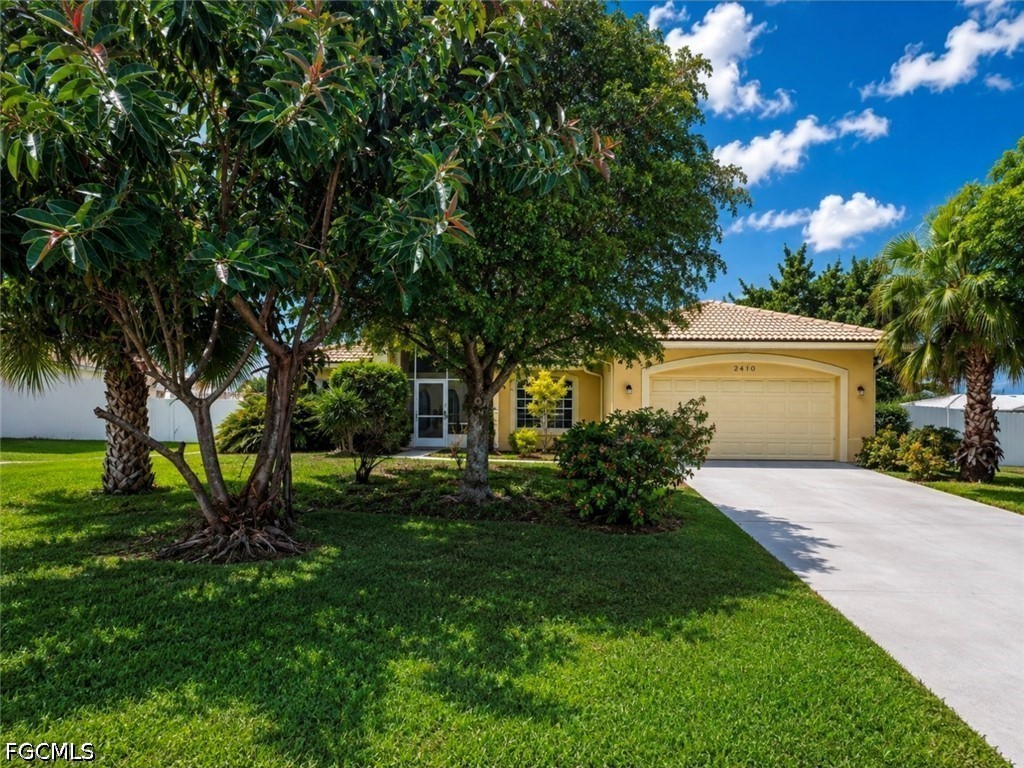 3 Bed Pool Home for Sale in Cape Coral, photo 2