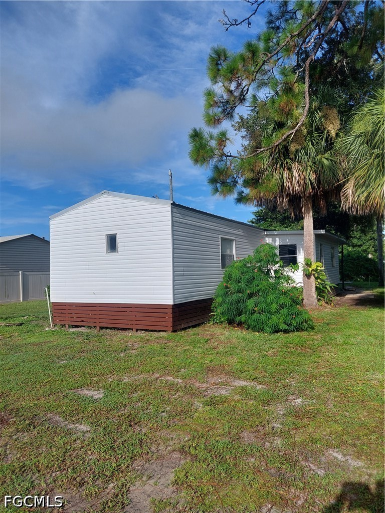 3 Bed ManufacturedHome for Sale in North Fort Myers, photo 2