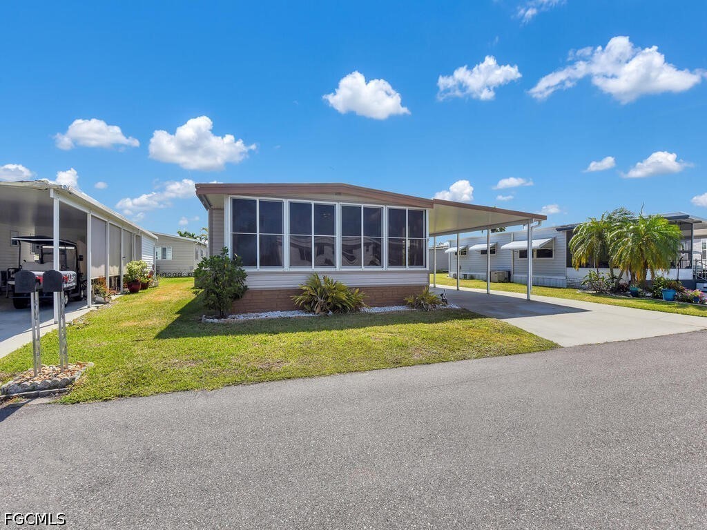 2 Bed ManufacturedHome for Sale in Fort Myers, photo 2