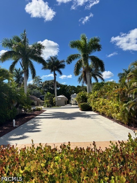 Waterfront Home for Sale in Fort Myers, photo 2