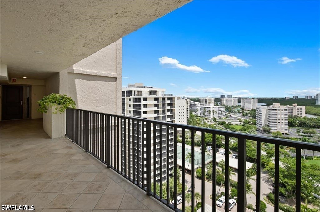 2 Bed Waterfront Home for Sale in Naples, photo 2