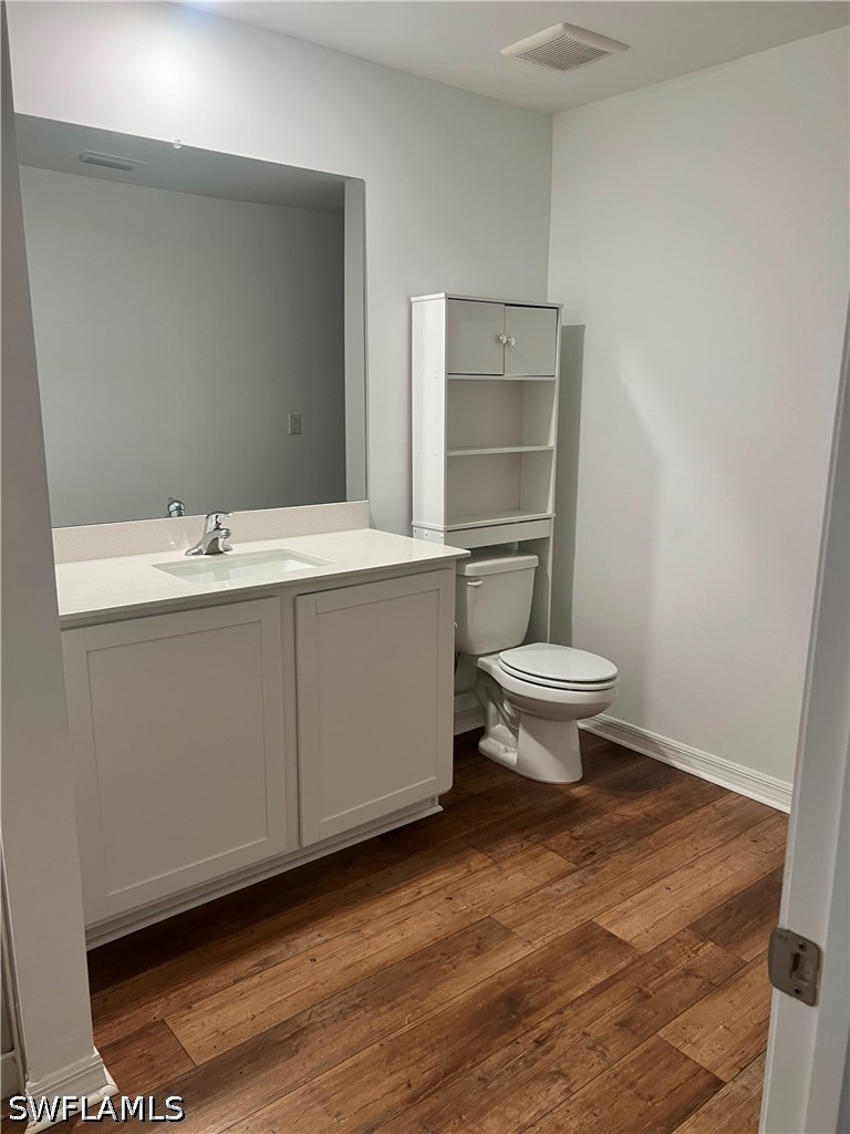 3 Bed SingleFamilyResidence for Sale in Mirror Lakes, photo 2