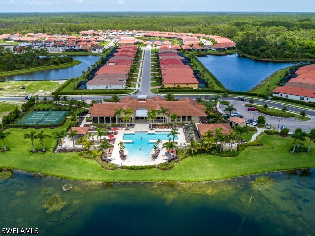 5 Bed SingleFamilyResidence for Sale in Naples, photo 2