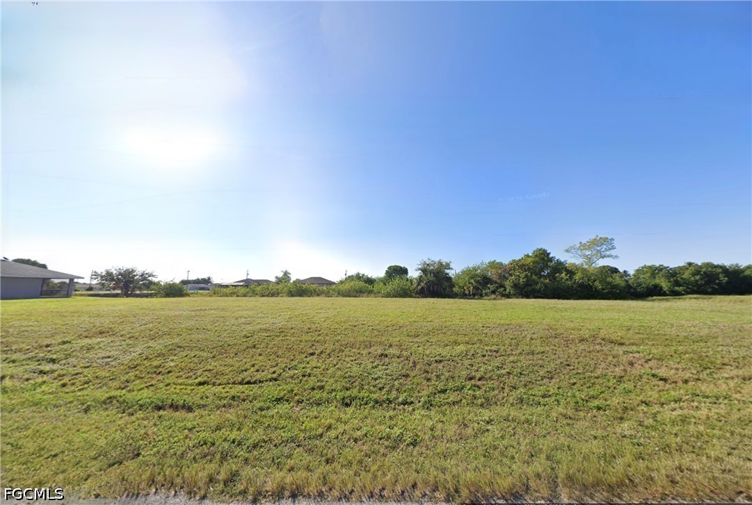 Waterfront Home for Sale in Cape Coral, photo 2