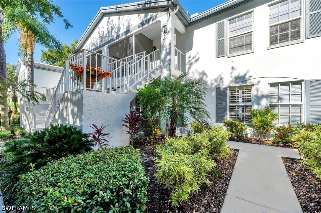 2 Bed Waterfront Home for Sale in Naples, photo 2