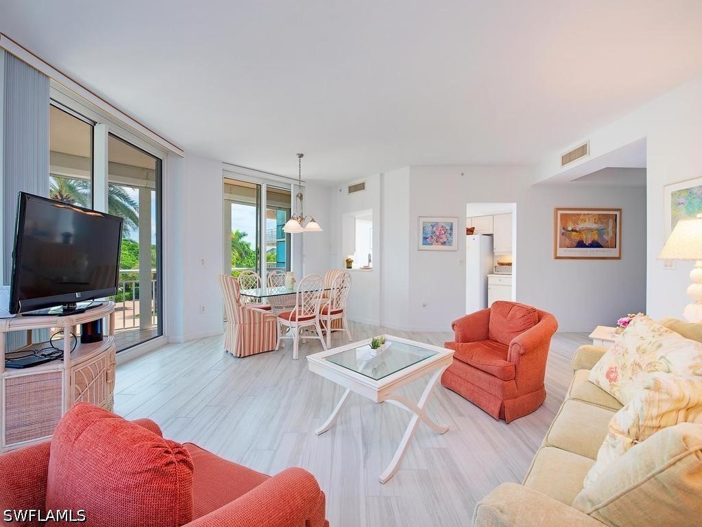 2 Bed Condominium for Sale in Naples, photo 2
