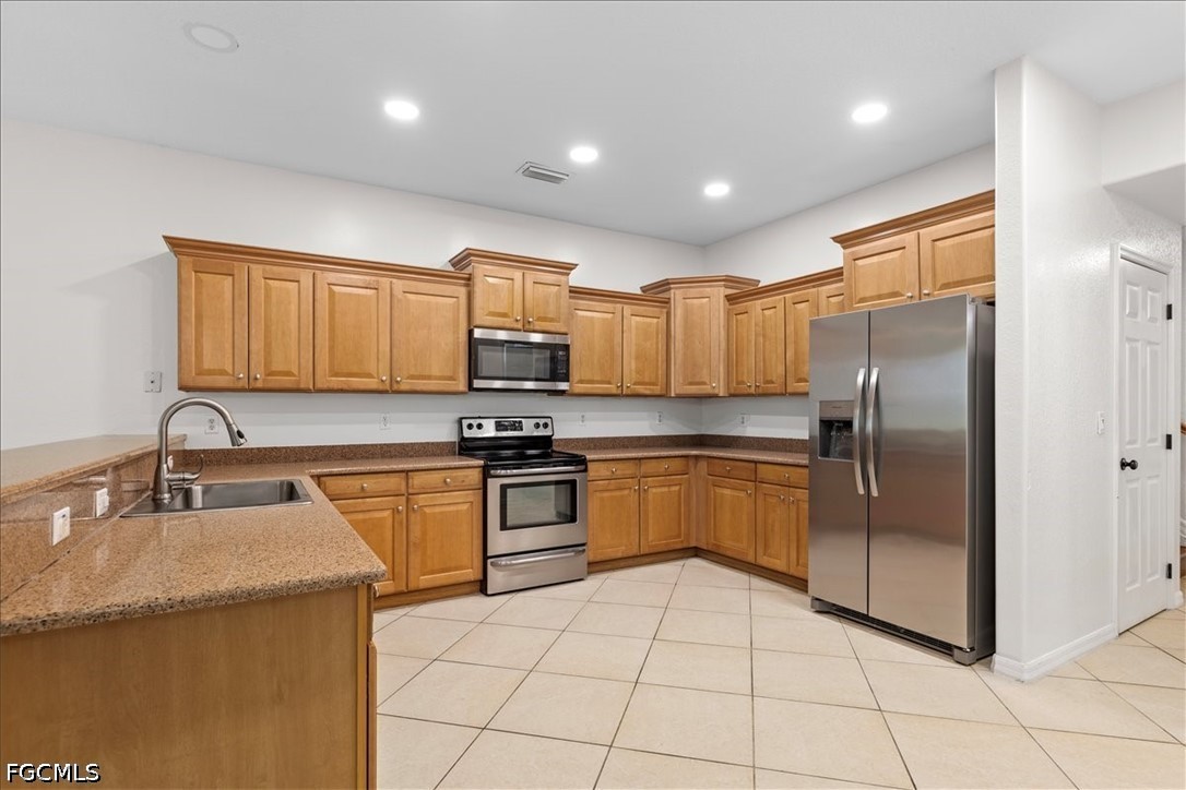 6 Bed SingleFamilyResidence for Sale in Stoneybrook, photo 2