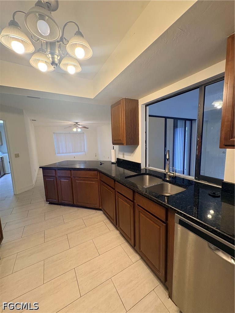 3 Bed SingleFamilyResidence for Sale in Cape Coral, photo 2