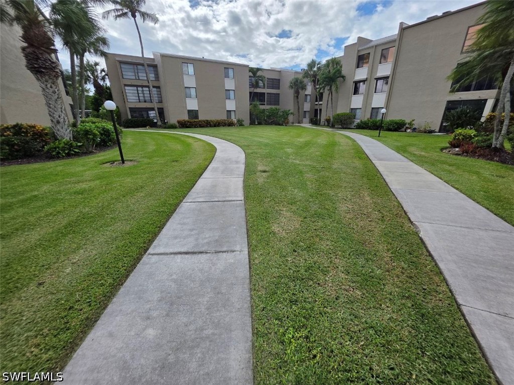 2 Bed Condominium for Sale in Lakewood, photo 2