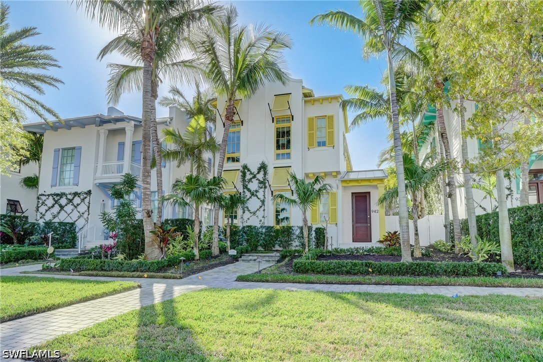 4 Bed Pool Home for Sale in Olde Naples, photo 2
