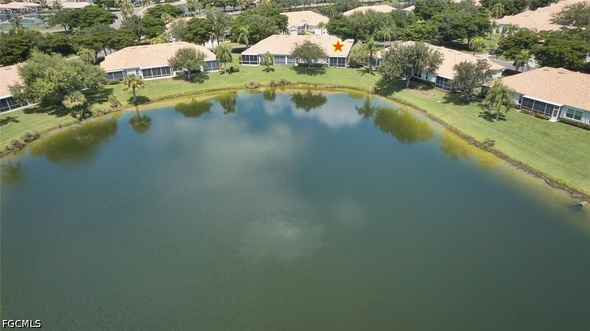 2 Bed Waterfront Home for Sale in Fort Myers, photo 2
