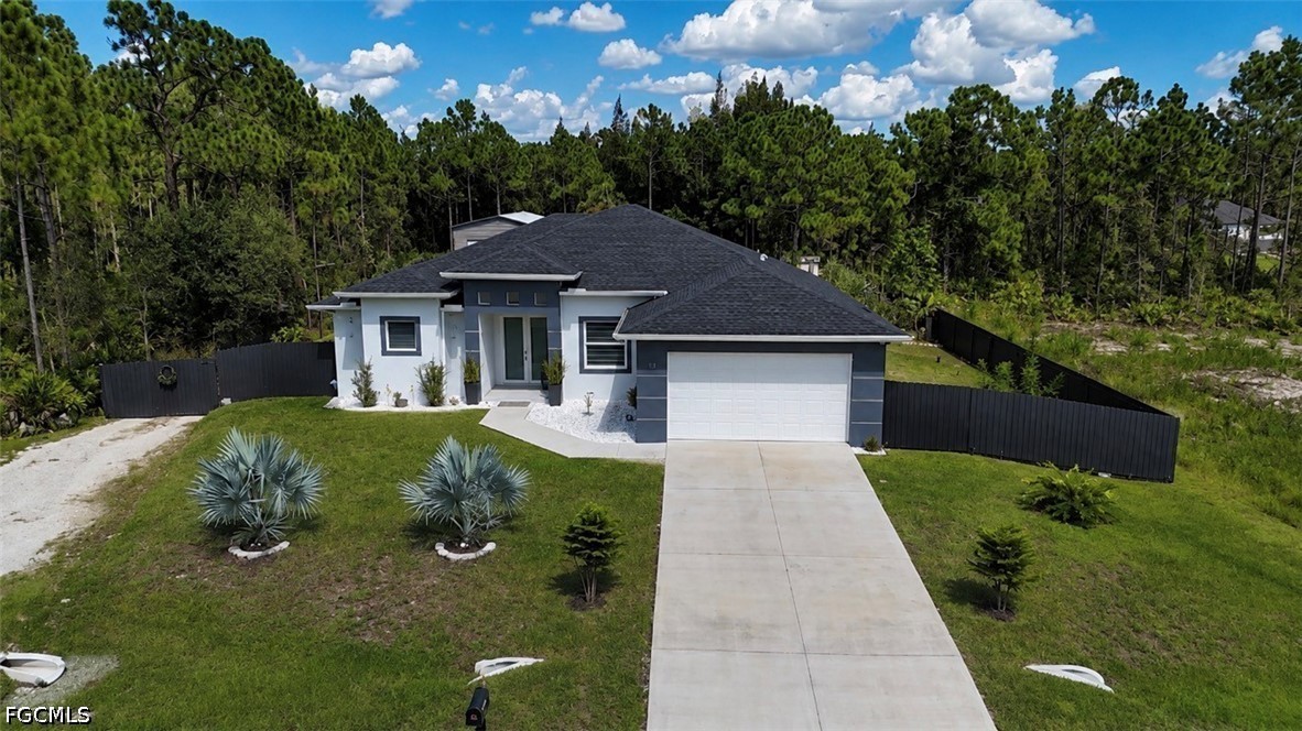 3 Bed SingleFamilyResidence for Sale in Lehigh Acres, photo 2