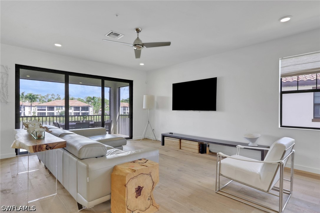 3 Bed Condominium for Sale in Naples, photo 2