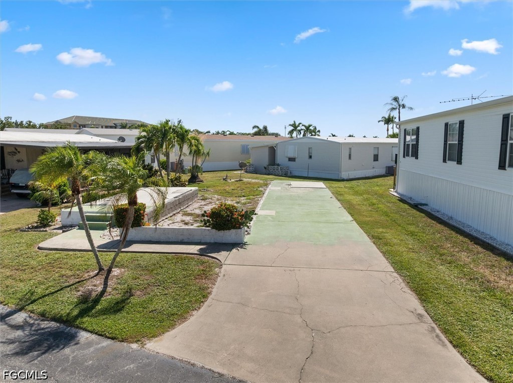 Residential for Sale in Fort Myers, photo 2