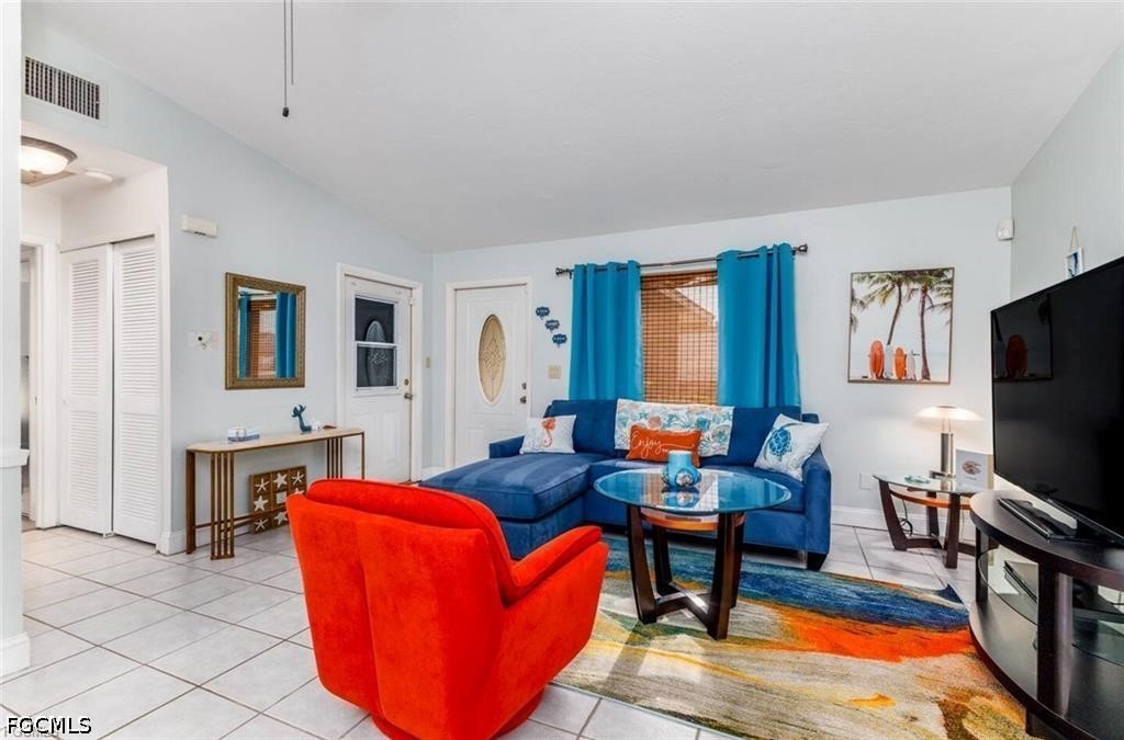 3 Bed Pool Home for Sale in Cape Coral, photo 2