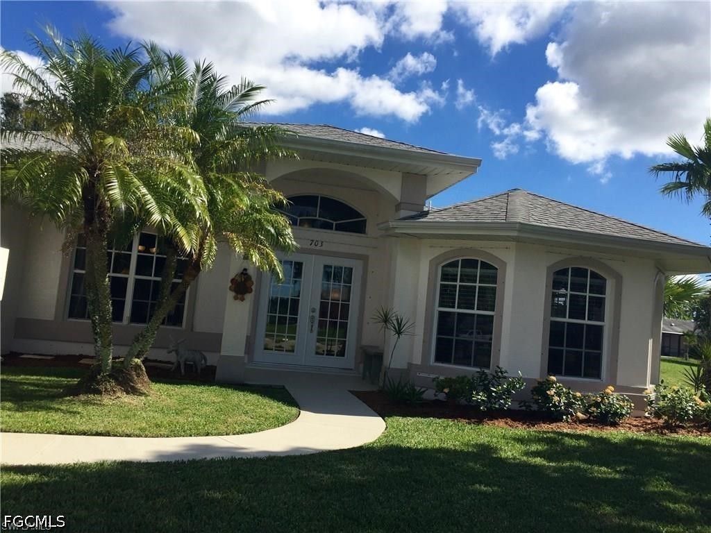 3 Bed Pool Home for Sale in Cape Coral, photo 2