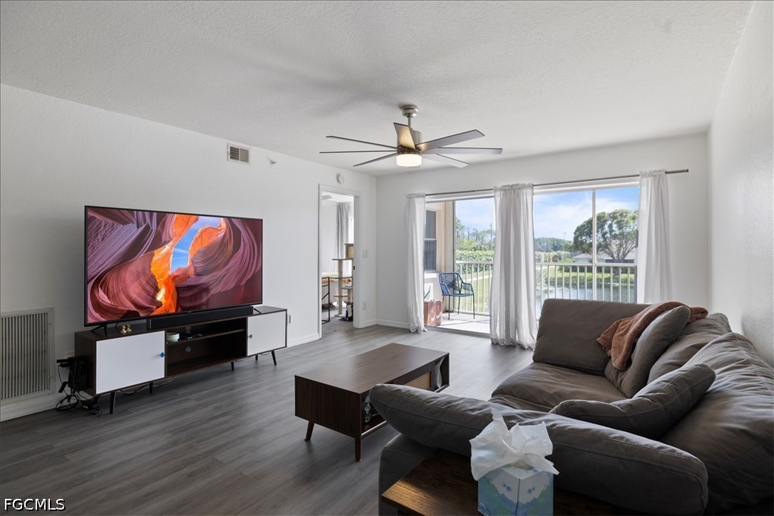2 Bed Waterfront Home for Sale in Naples, photo 2
