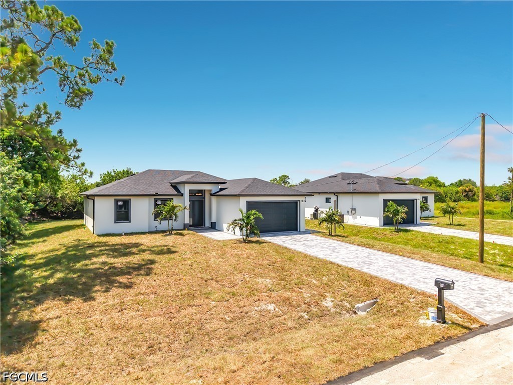 3 Bed Waterfront Home for Sale in Lehigh Acres, photo 2
