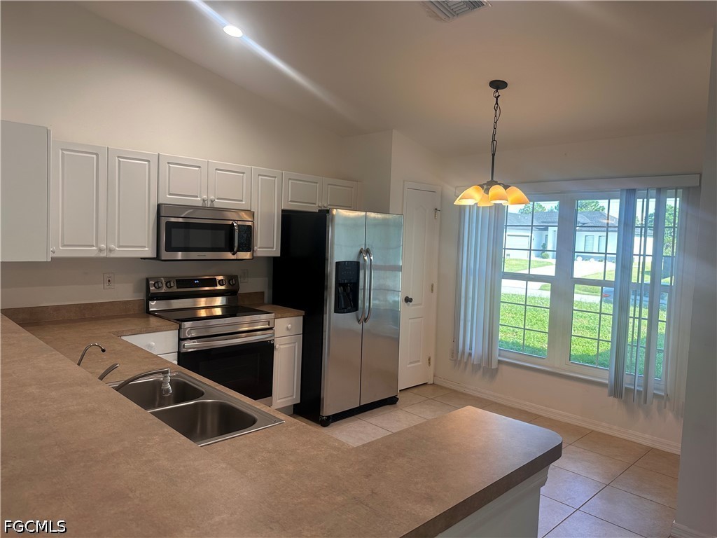 3 Bed SingleFamilyResidence for Sale in Lehigh Acres, photo 2