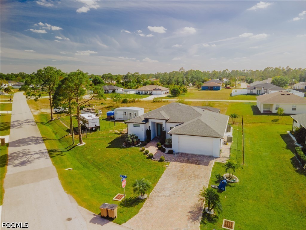 3 Bed Pool Home for Sale in Lehigh Acres, photo 2