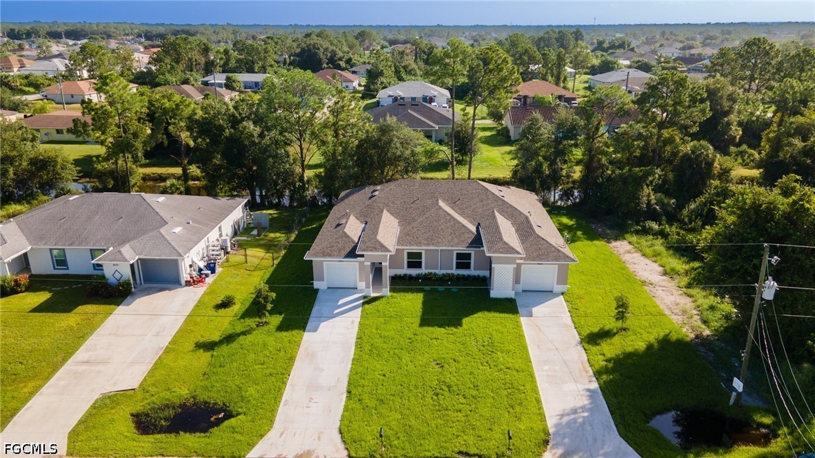 3 Bed Waterfront Home for Sale in Lehigh Acres, photo 2